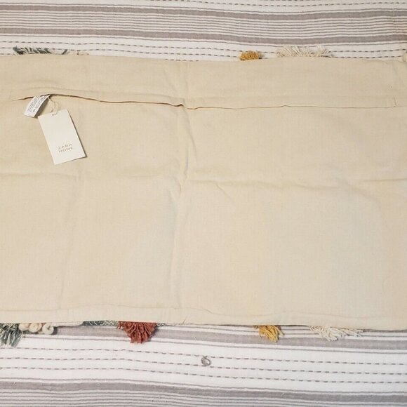 ZARA Home boho pillow cover R$69.90 tasseled rectangle decorative - Picture 3 of 4